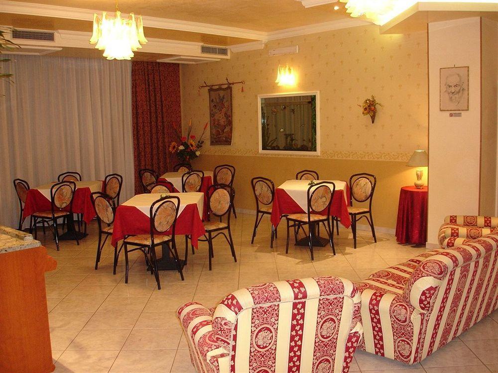 Hotel Leon - Ristorante Al Cavallino Rosso Сан-Джованні-Ротондо Екстер'єр фото