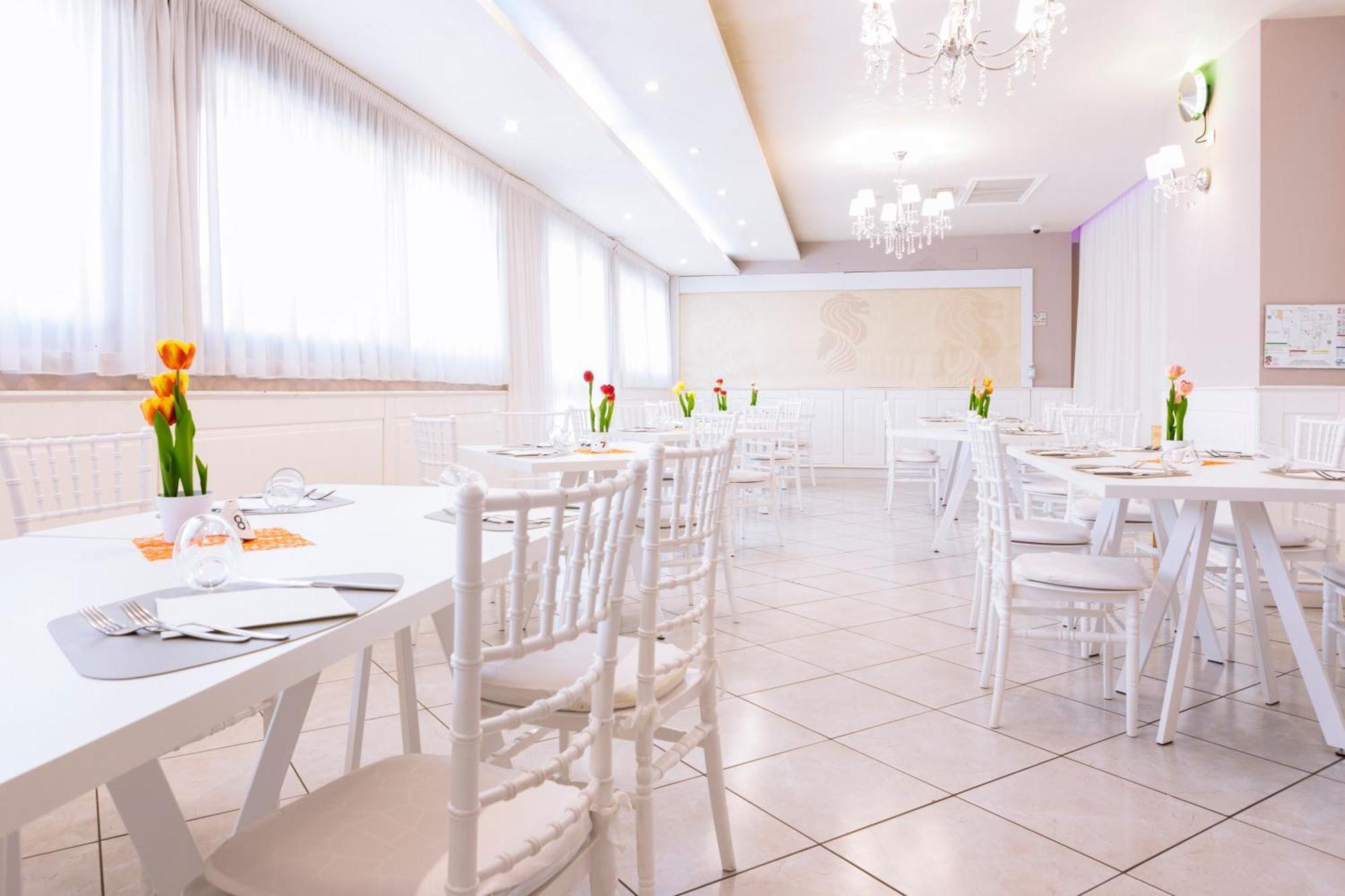Hotel Leon - Ristorante Al Cavallino Rosso Сан-Джованні-Ротондо Екстер'єр фото