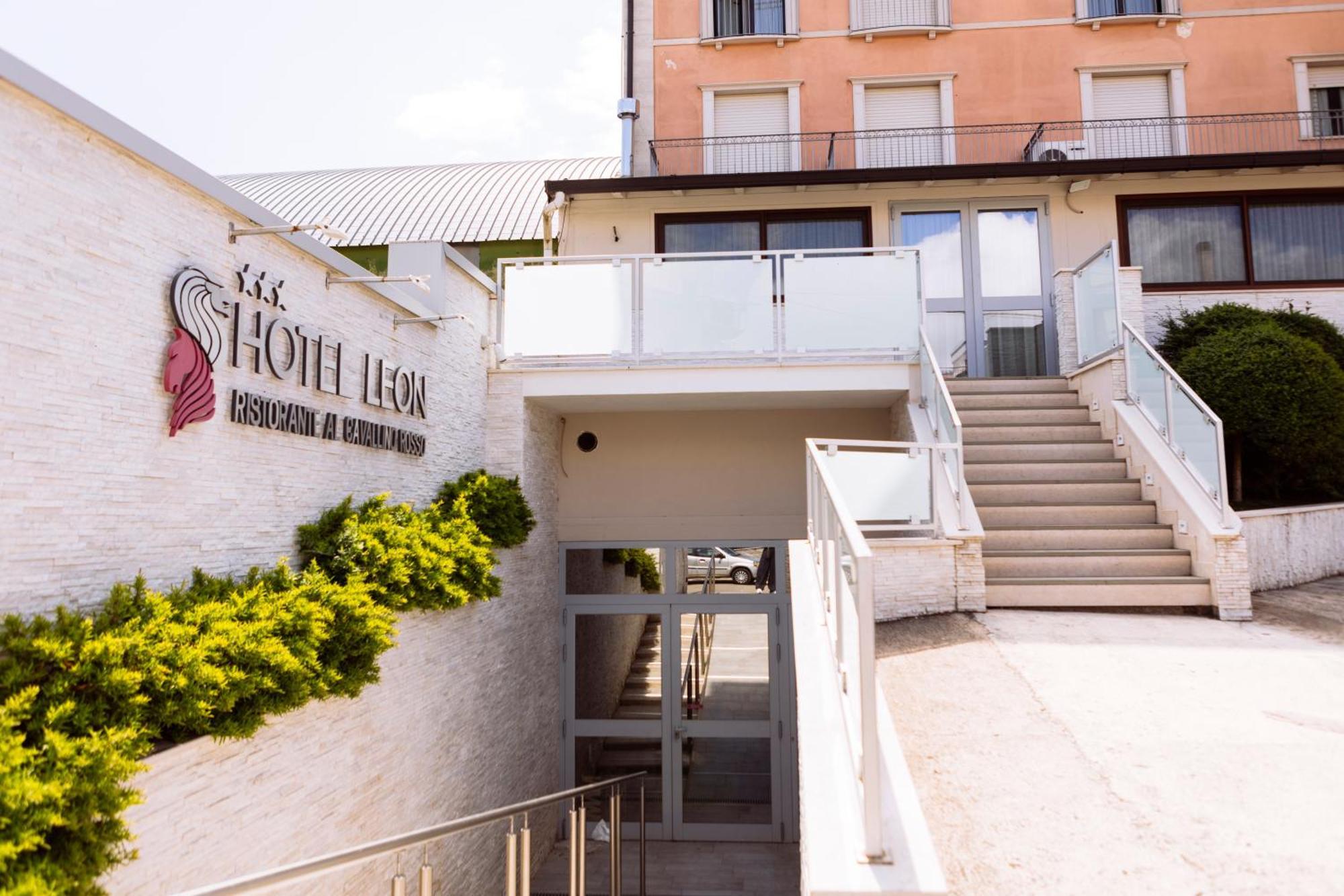 Hotel Leon - Ristorante Al Cavallino Rosso Сан-Джованні-Ротондо Екстер'єр фото